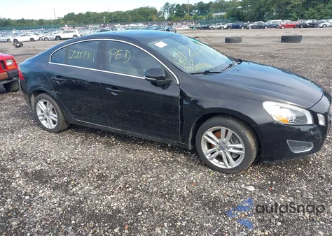 2013 Volvo S60 T5 Platinum из США, поврежденный, VIN YV1612FH9D1231098